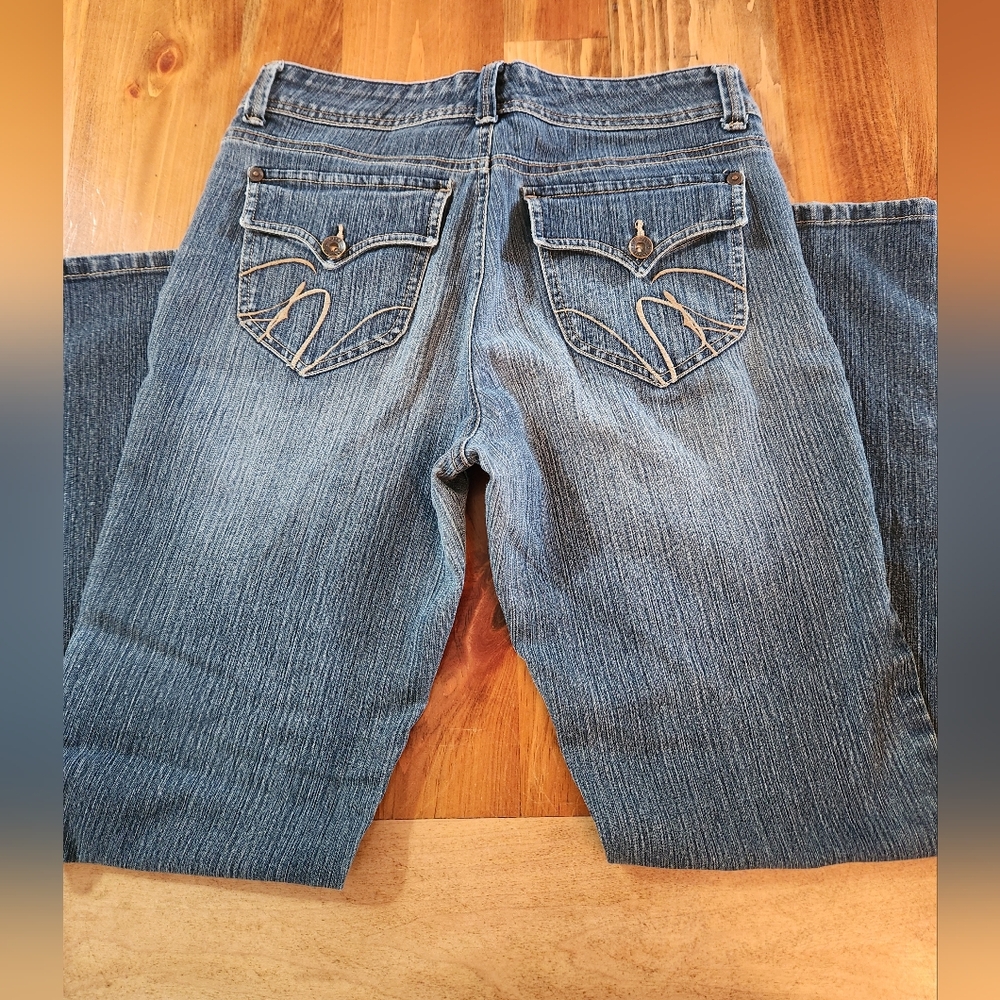 Gloria Vanderbilt Women's Straight Leg Jeans in Medium Blue Denim